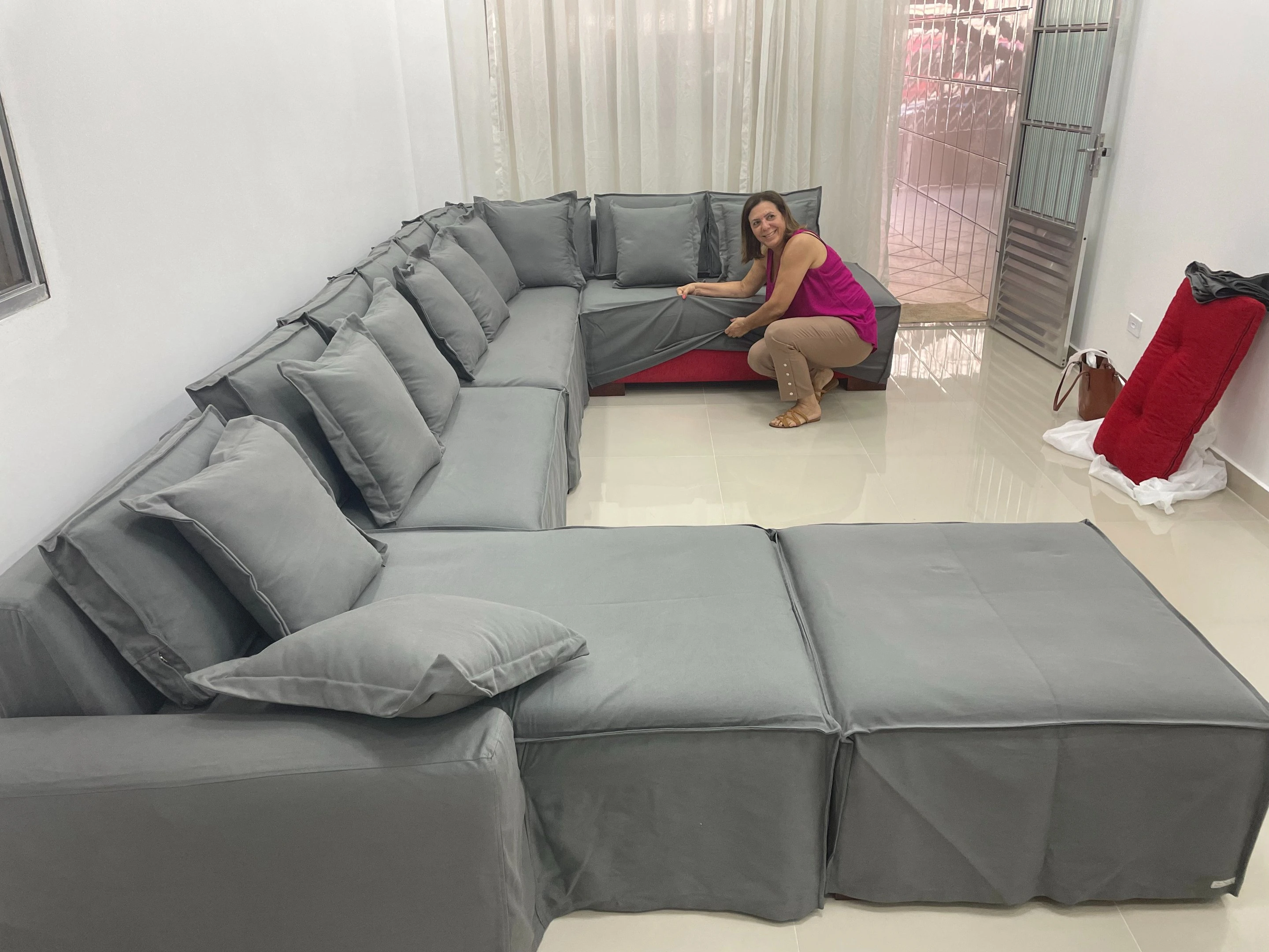 Poltronas com capas e almofadas estampadas